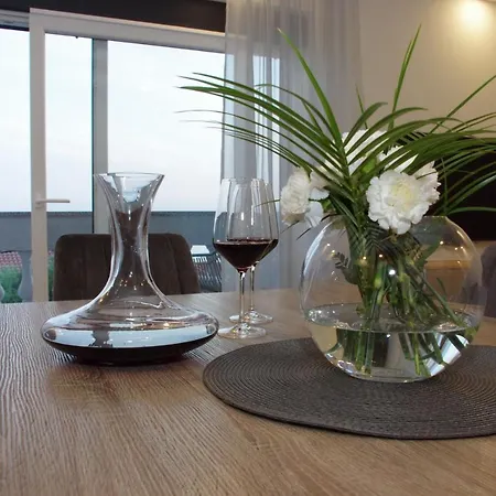 Apartament Mandi's *